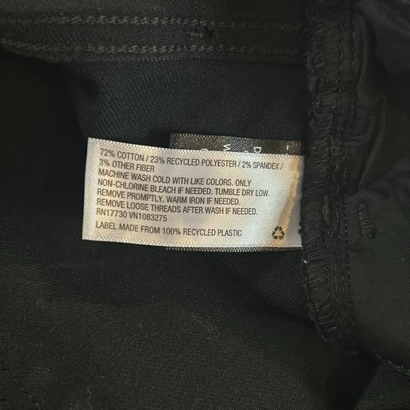 ⭐️NWT Women's Distressed Jeans - Picture 7 of 7